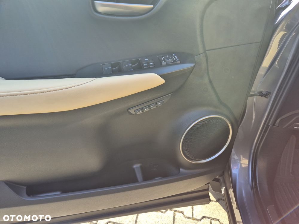 Lexus NX 300h Prestige AWD - 22