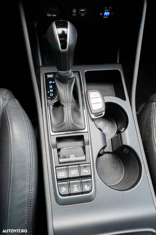Hyundai Tucson 2.0 CRDI 4WD 6AT Luxury+ - 33