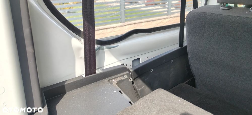 Renault Trafic 2.0 dCi - 21