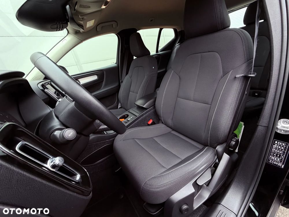 Volvo XC 40 B4 B AWD DKG Plus Bright - 26