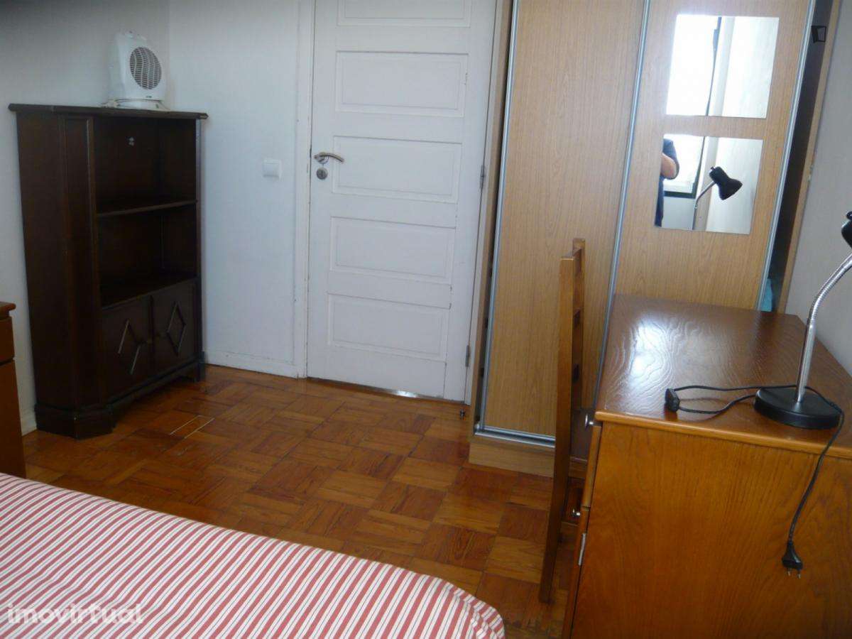 Quarto - localizado em Montes Claros Coimbra - Grande imagem: 2/12