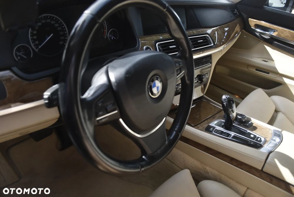 BMW Seria 7 730d L - 24
