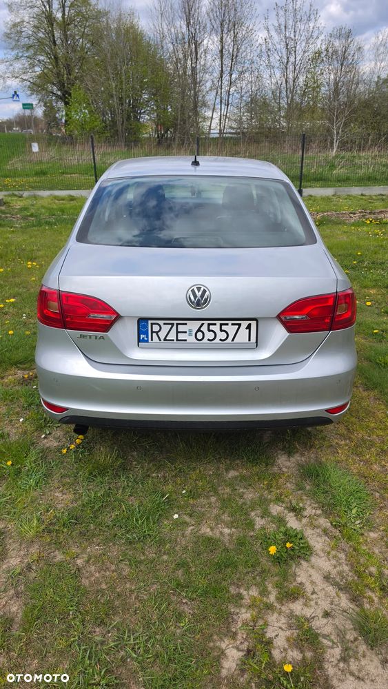 Volkswagen Jetta 1.2 TSI BMT Trendline - 2