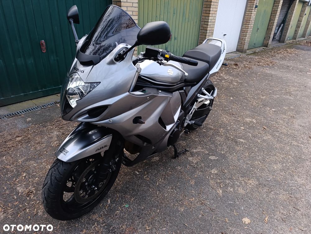 Suzuki GSX - 2