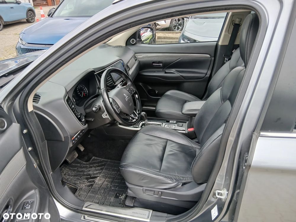 Mitsubishi Outlander 2.0 Instyle + 4WD CVT - 6