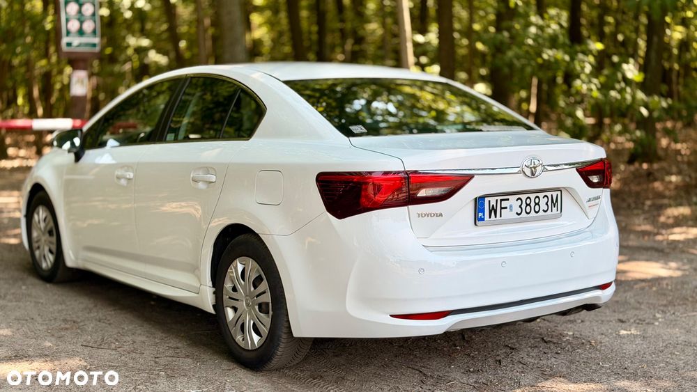 Toyota Avensis 1.8 Active - 11