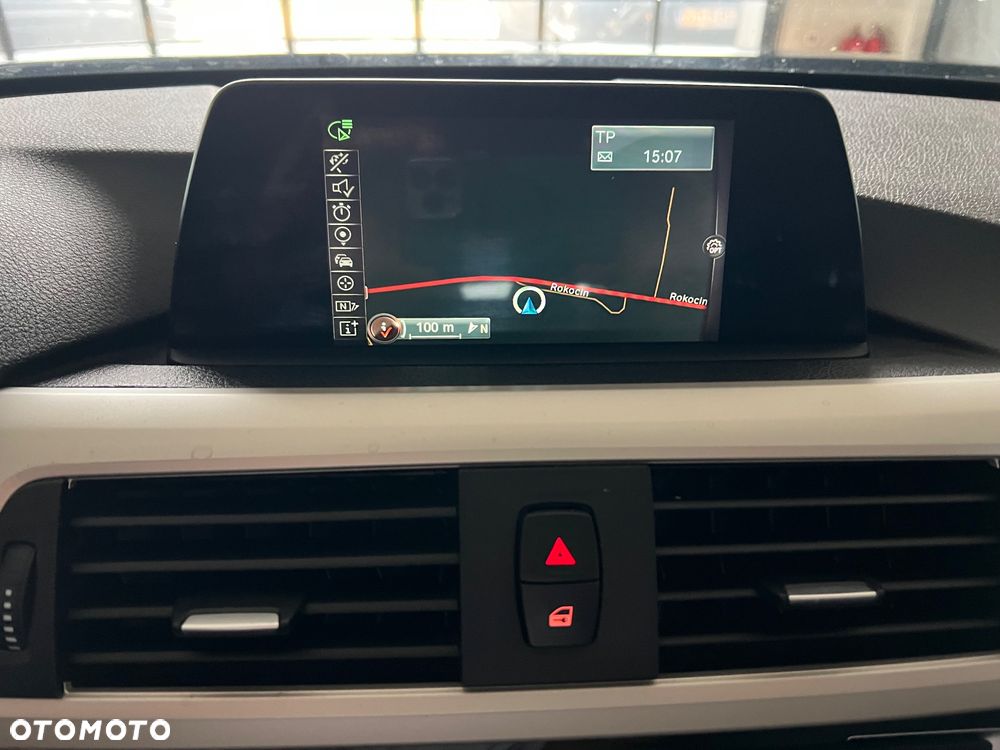 BMW Seria 3 318d xDrive - 31