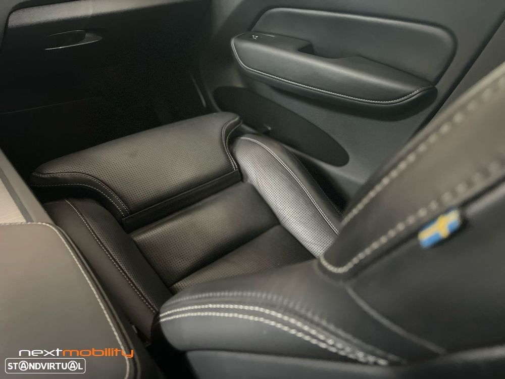 Volvo XC 60 2.0 T6 PHEV R-Design AWD - 14