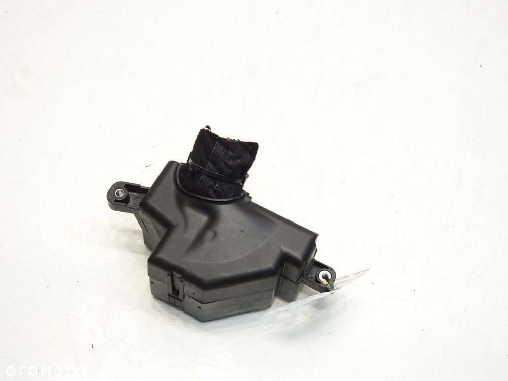 SKRZYNKA BEZPIECZNIKÓW SKODA OCTAVIA II 1.4 TSI - 3