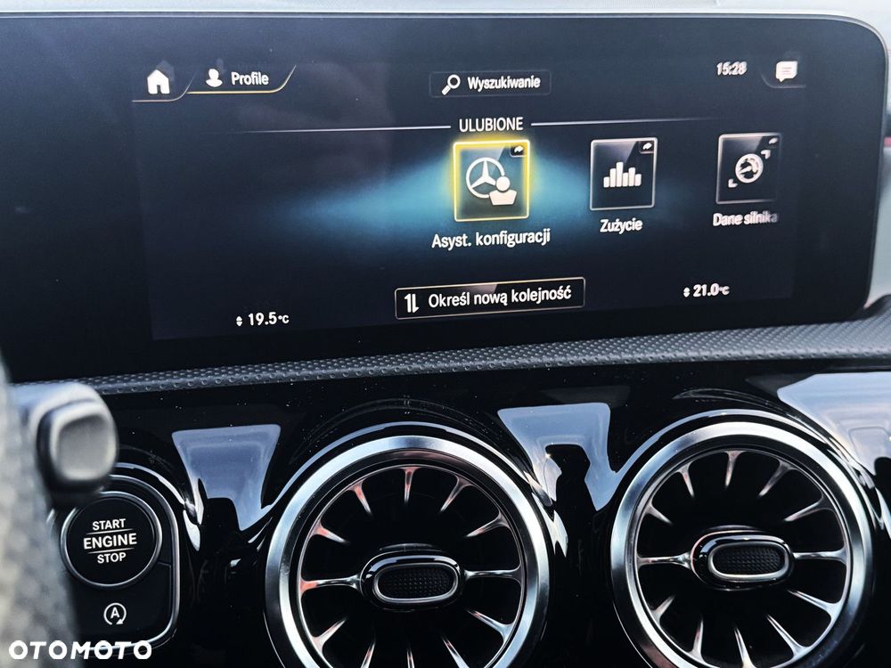 Mercedes-Benz CLA - 12