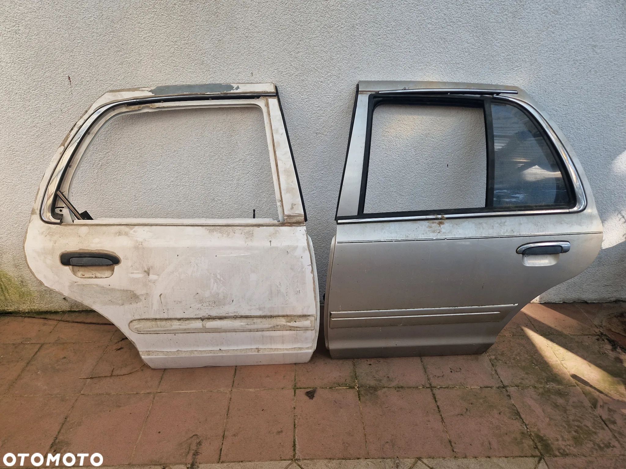 Ford Crown Victoria Drzwi - 4