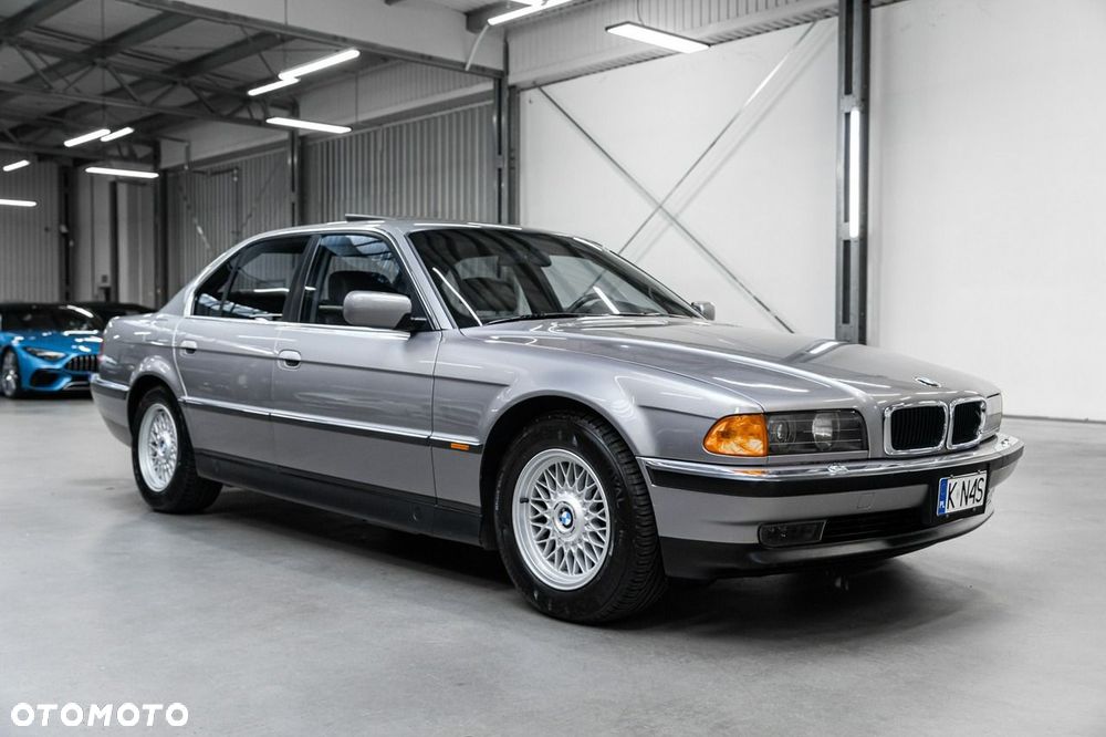 BMW Seria 7 740i V8 - 7