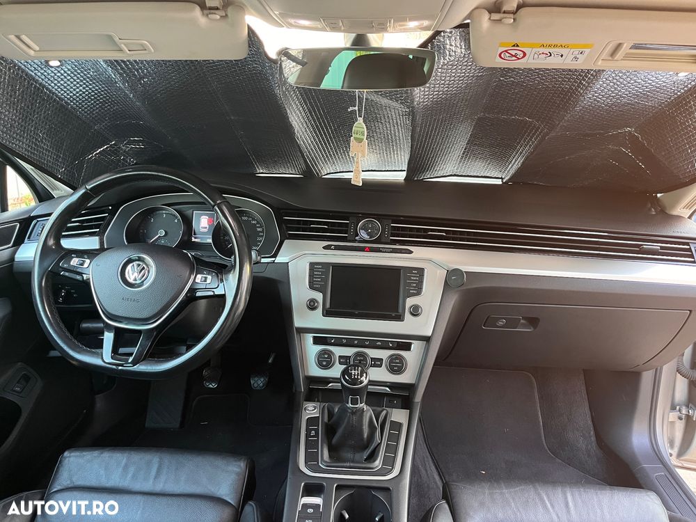Volkswagen Passat 1.6 TDI Comfortline - 11