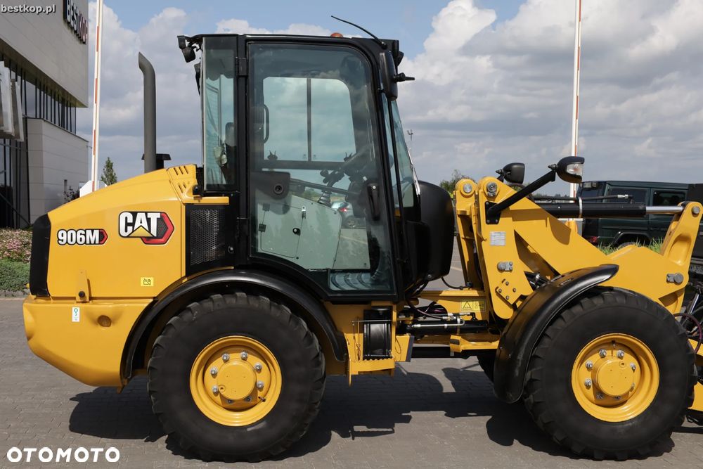 Caterpillar CAT 906M - 6
