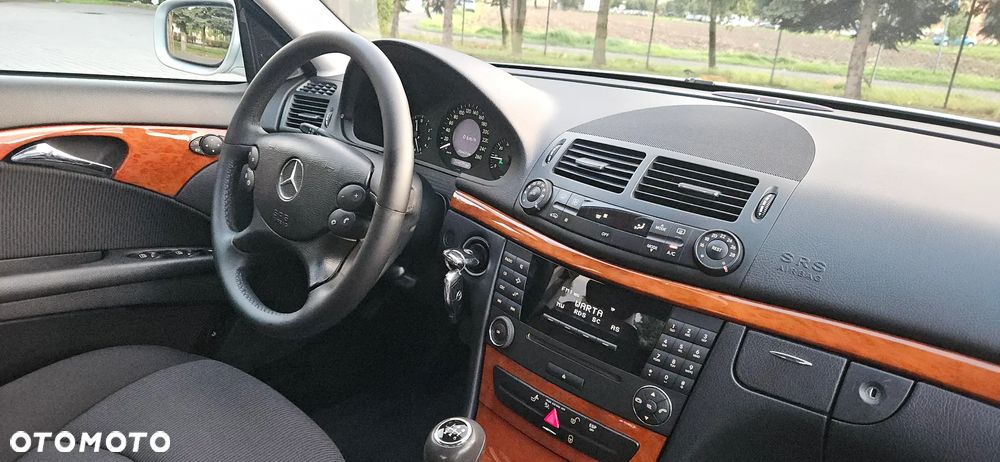 Mercedes-Benz Klasa E 200 Kompressor Classic - 23