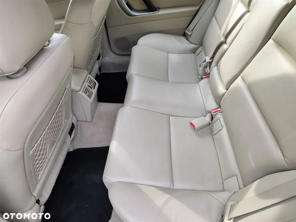 Subaru Legacy - 23