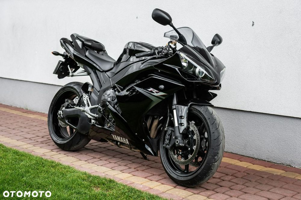 Yamaha R1 - 1