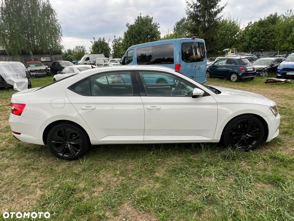 Skoda Superb 1.6 TDI Ambition - 9
