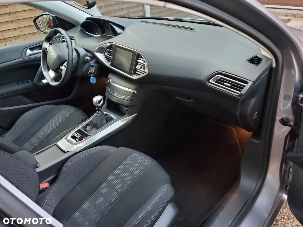 Peugeot 308 130 e-THP Stop & Start Allure - 11