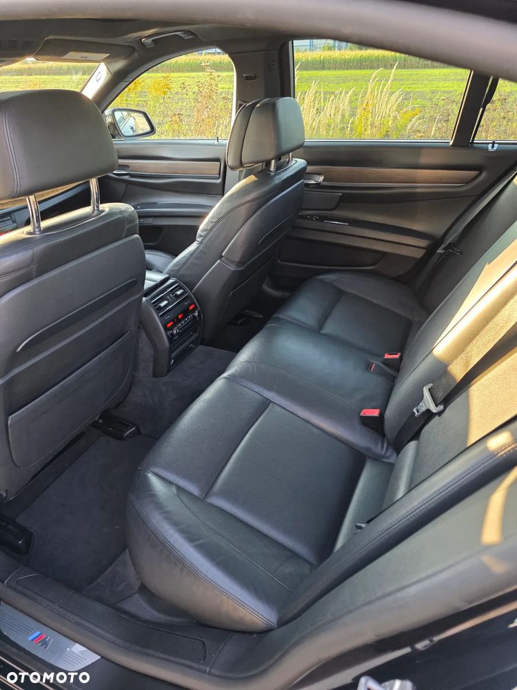BMW Seria 7 750i - 18