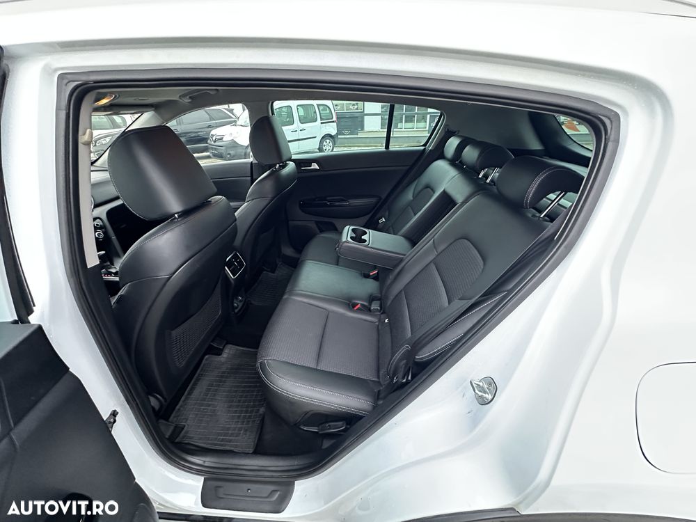 Kia Sportage 1.6 DSL MHEV 7DCT HP 4x2 Style - 17