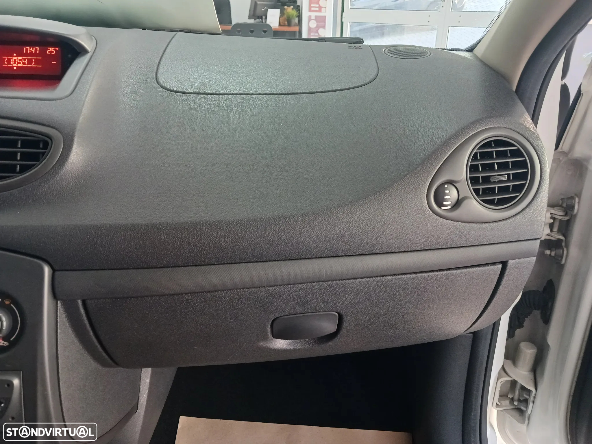 Renault Clio 1.5 DCi Van - 19