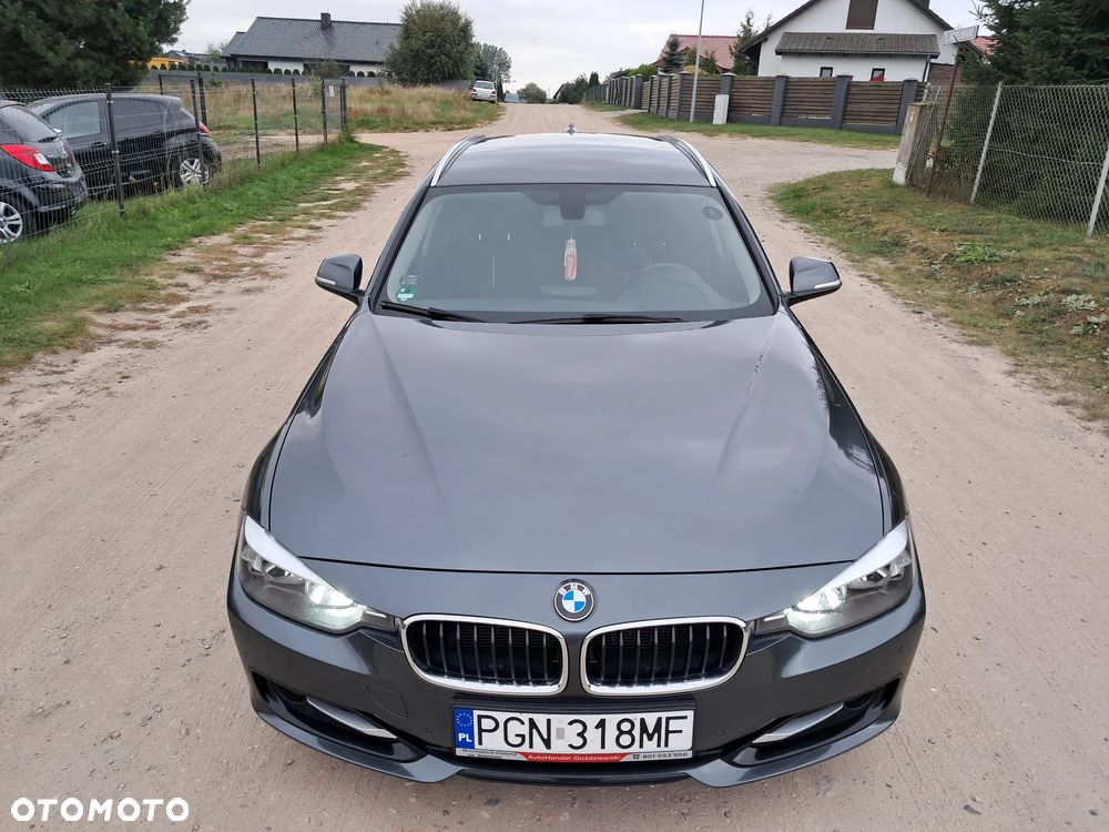 BMW Seria 3 320d Sport Line - 12