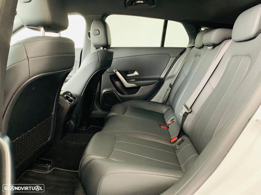 Mercedes-Benz CLA 180 d Progressive - 35