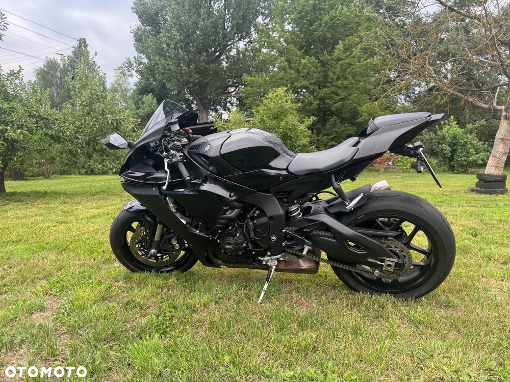 Yamaha R1 - 2