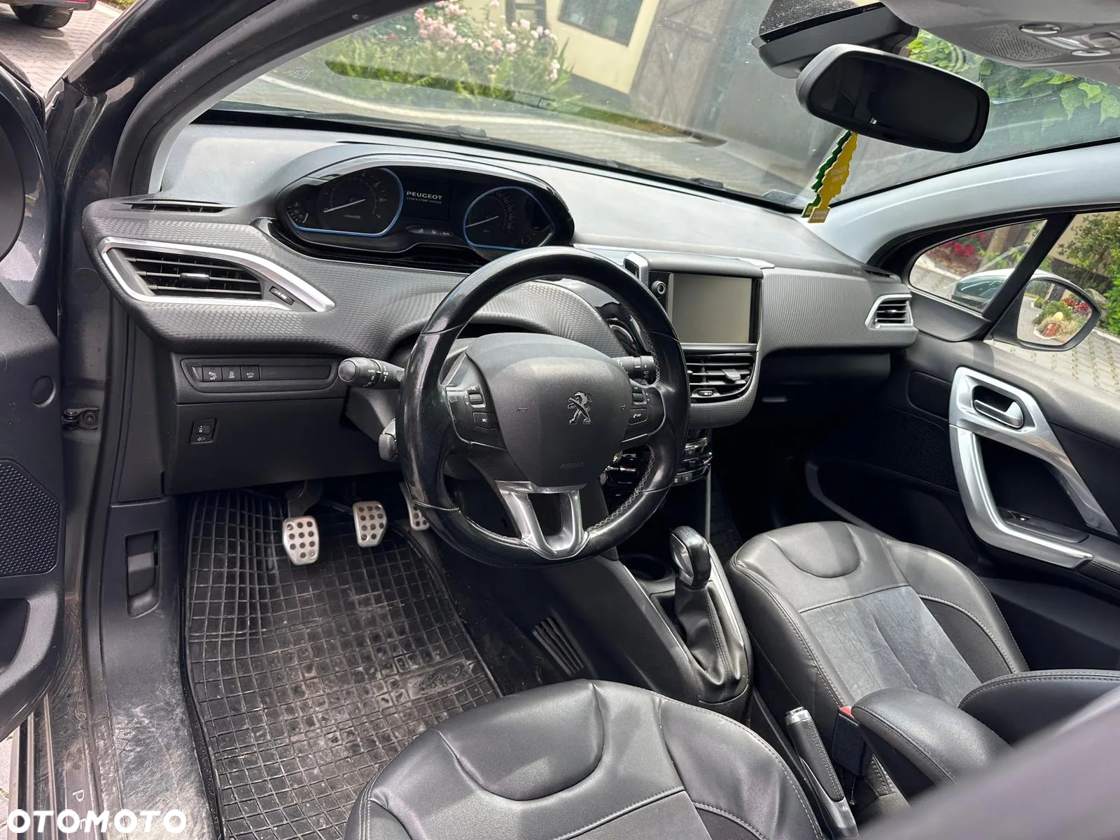 Peugeot 208 1.2 PureTech GPF Signature S&S - 11