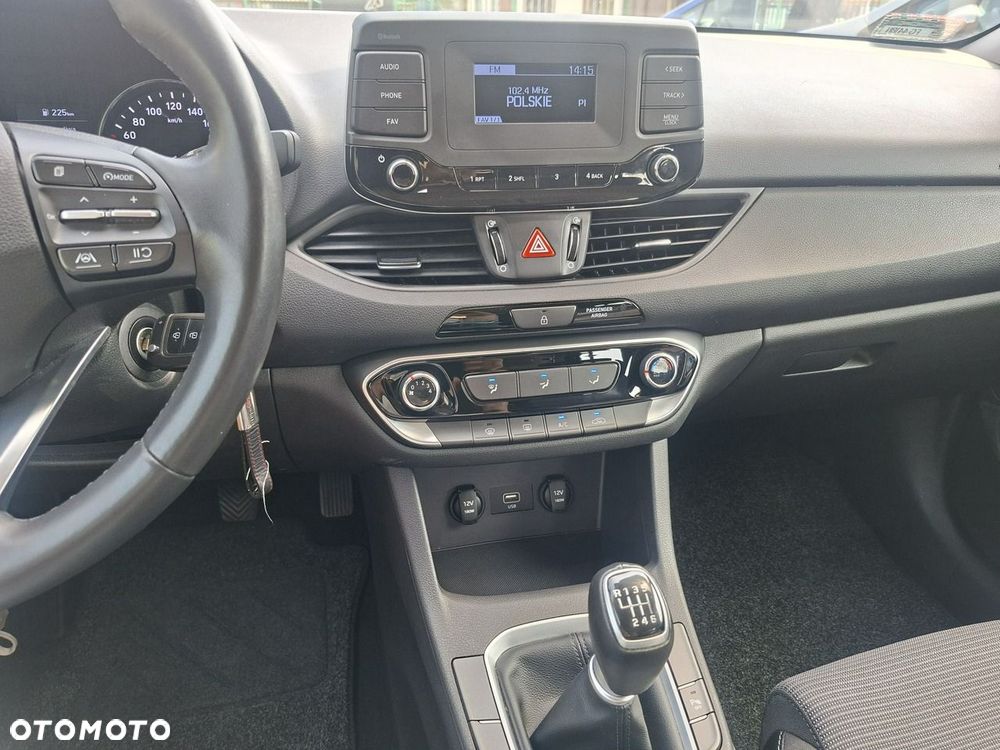Hyundai i30 1.5 DPI Classic + - 20