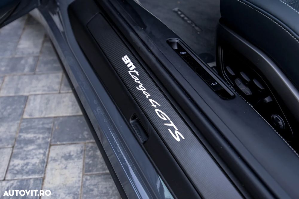 Porsche 911 4 GTS PDK - 27