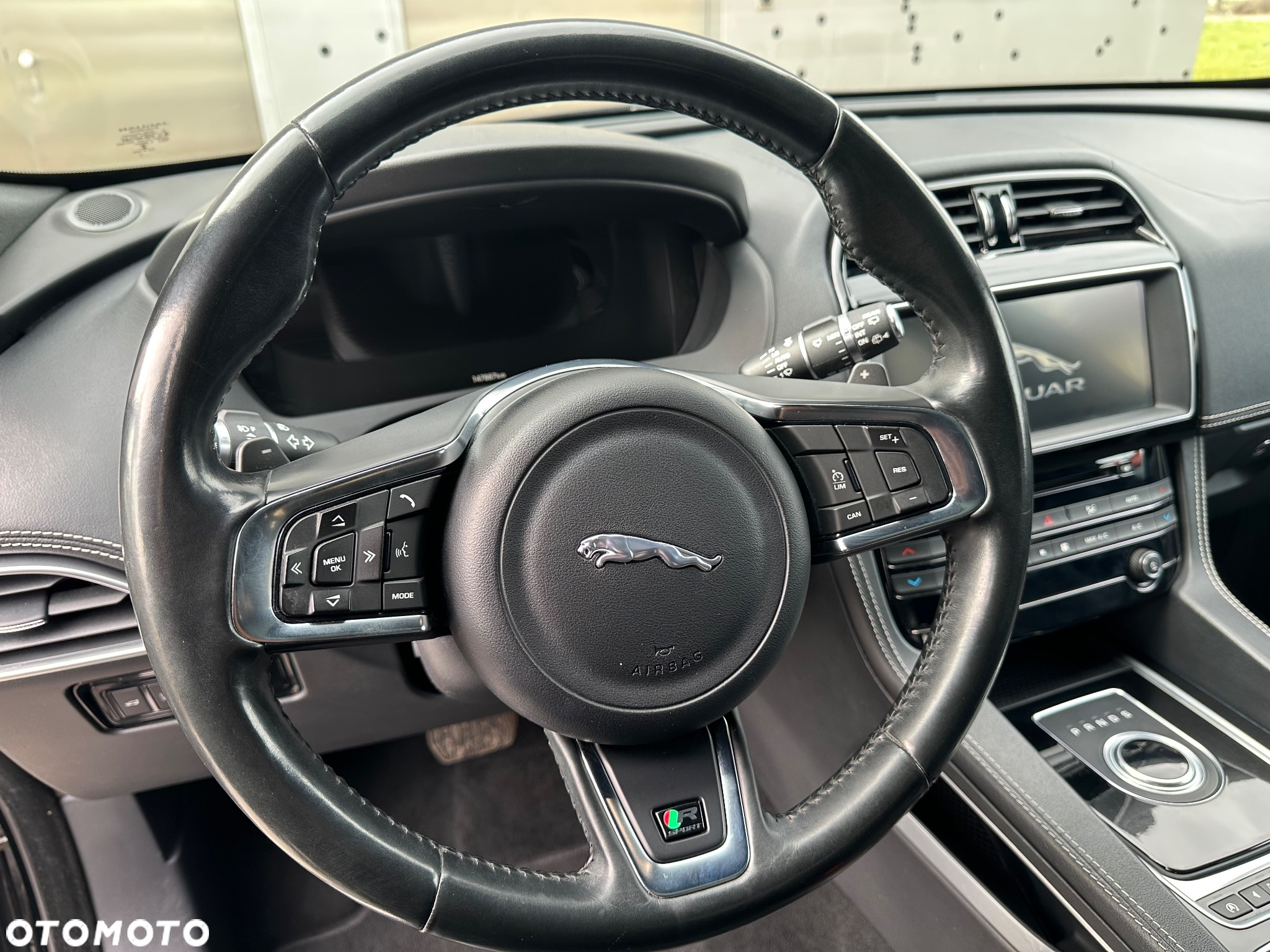 Jaguar F-Pace 2.0 i4D AWD R-Sport - 13