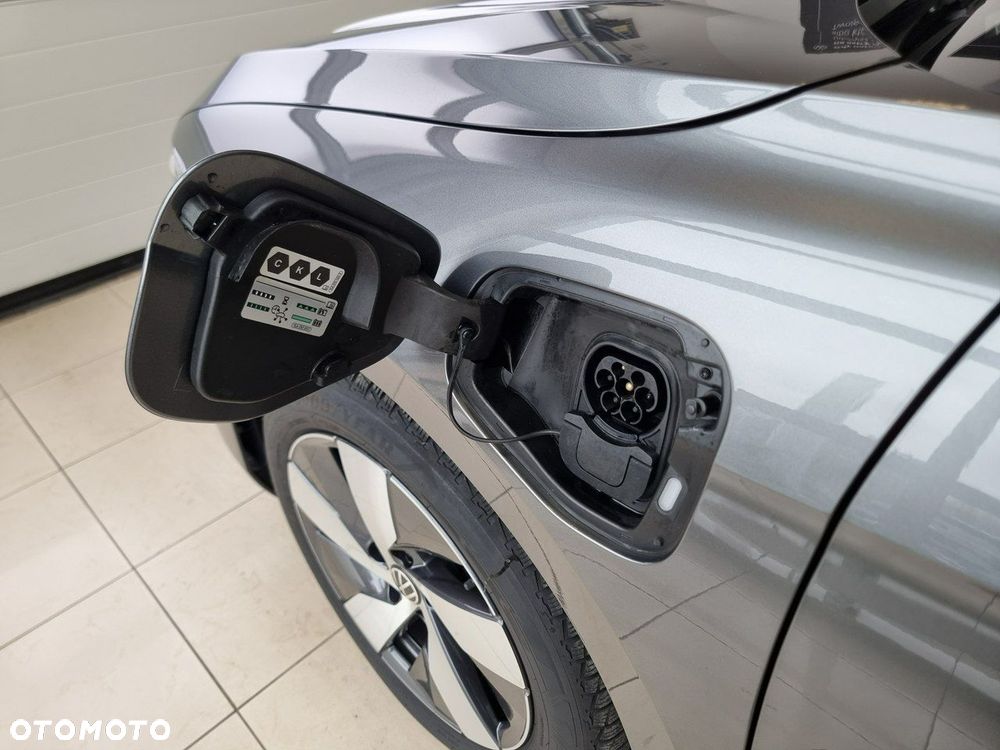 Volkswagen Passat - 10