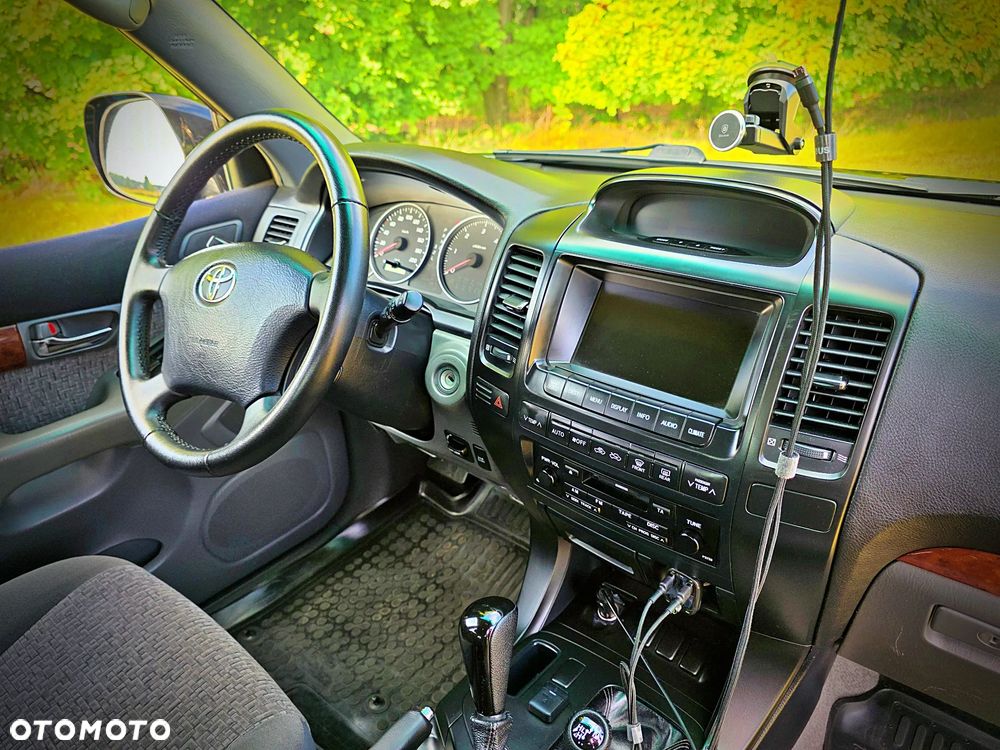 Toyota Land Cruiser - 24