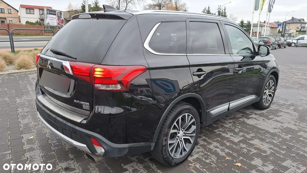 Mitsubishi Outlander - 2