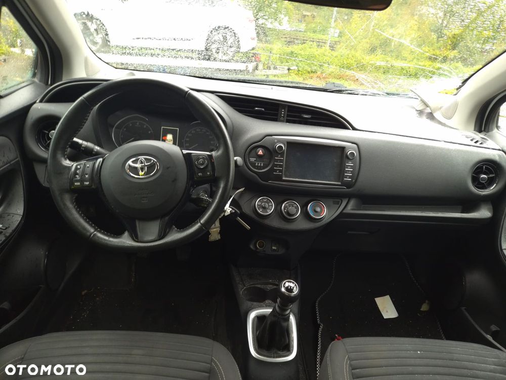 Toyota Yaris 1.5 Dynamic - 10