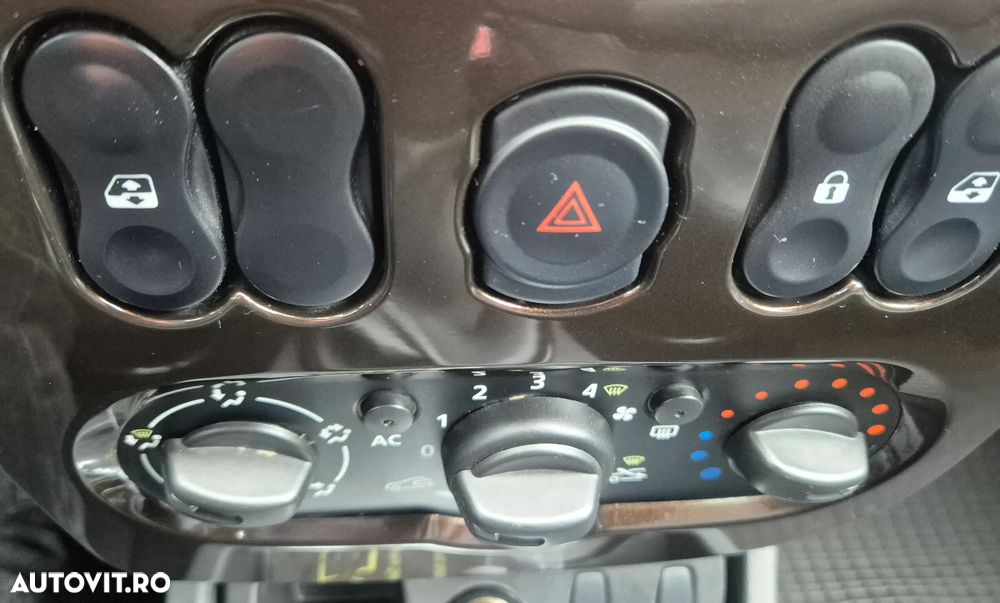 Dacia Duster 1.6 4x2 Laureate - 10