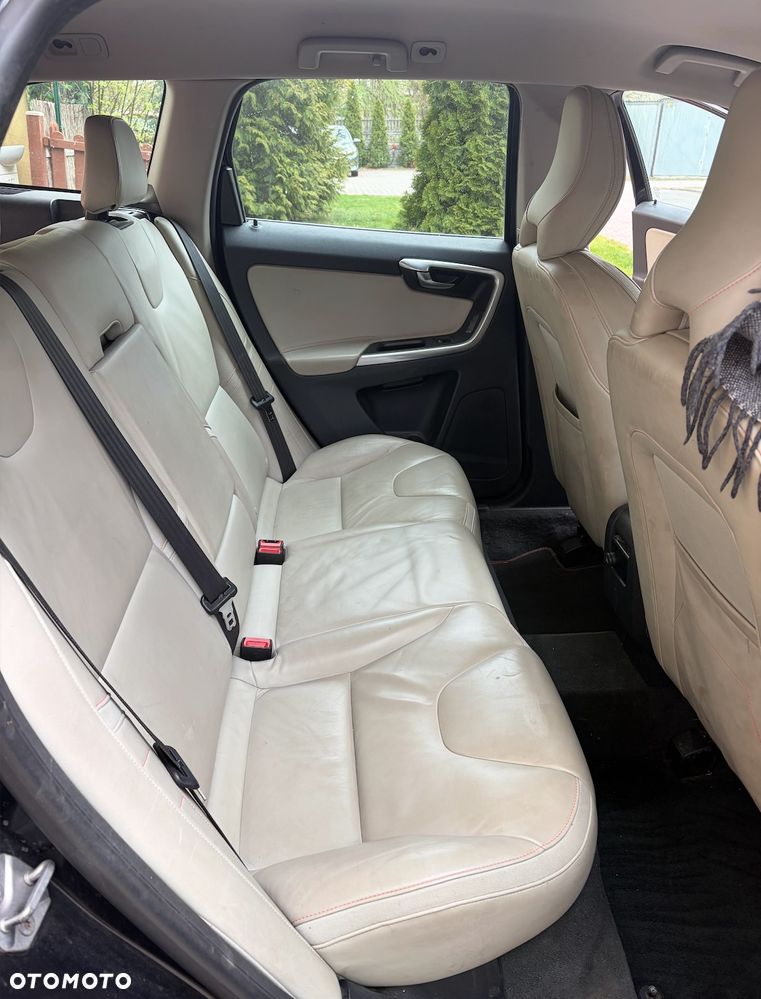 Volvo XC 60 D4 AWD Ocean Race - 9