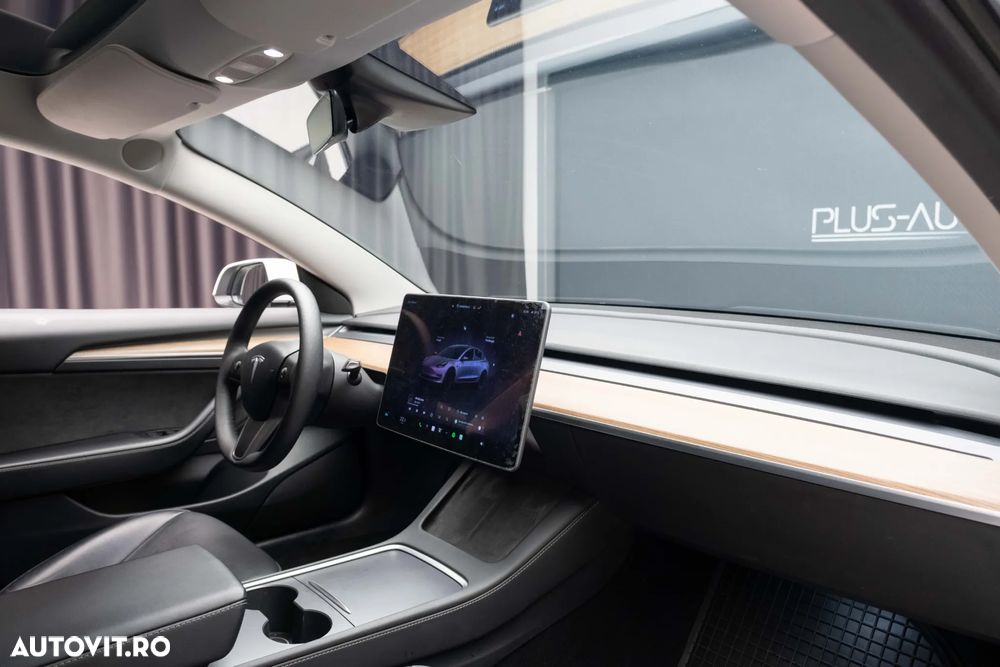 Tesla Model 3 Performance - 27