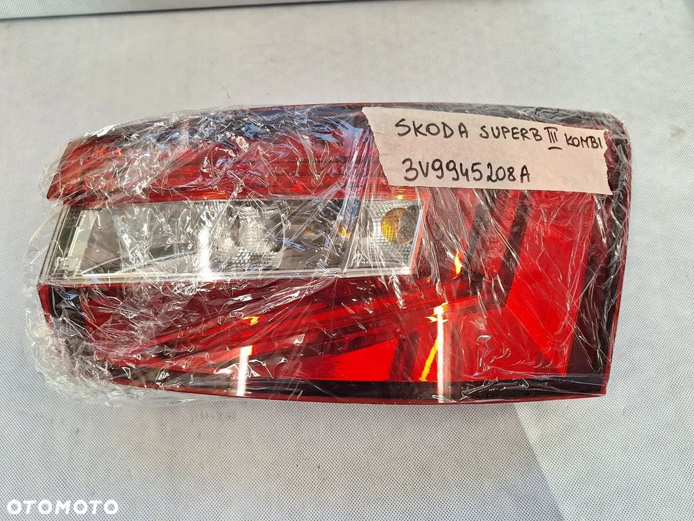 Skoda Superb III kombi lampa prawa tył 3v9945208A - 6