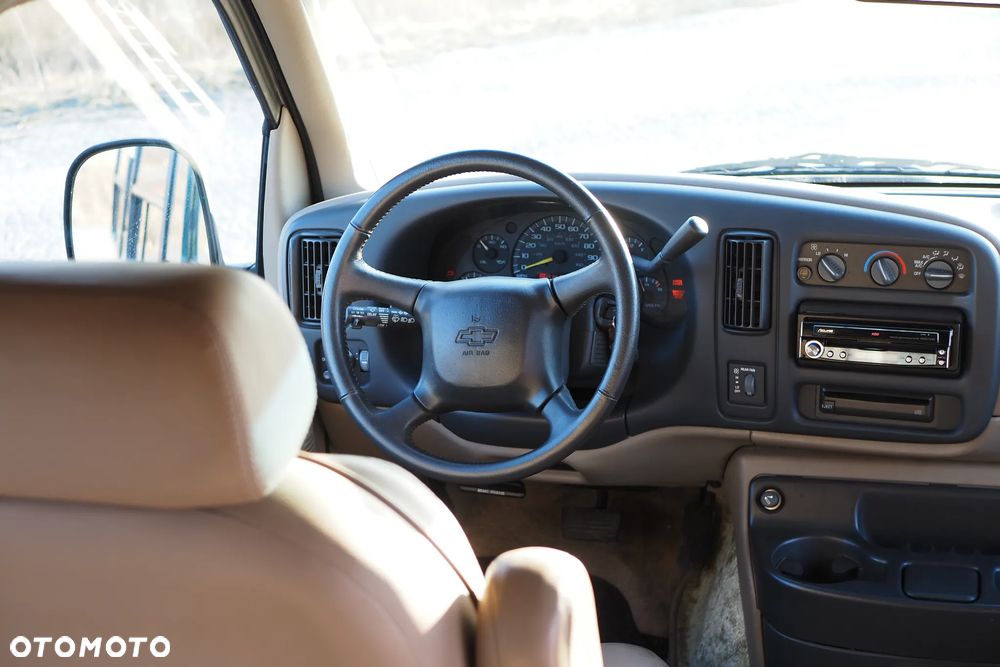 Chevrolet Express - 10
