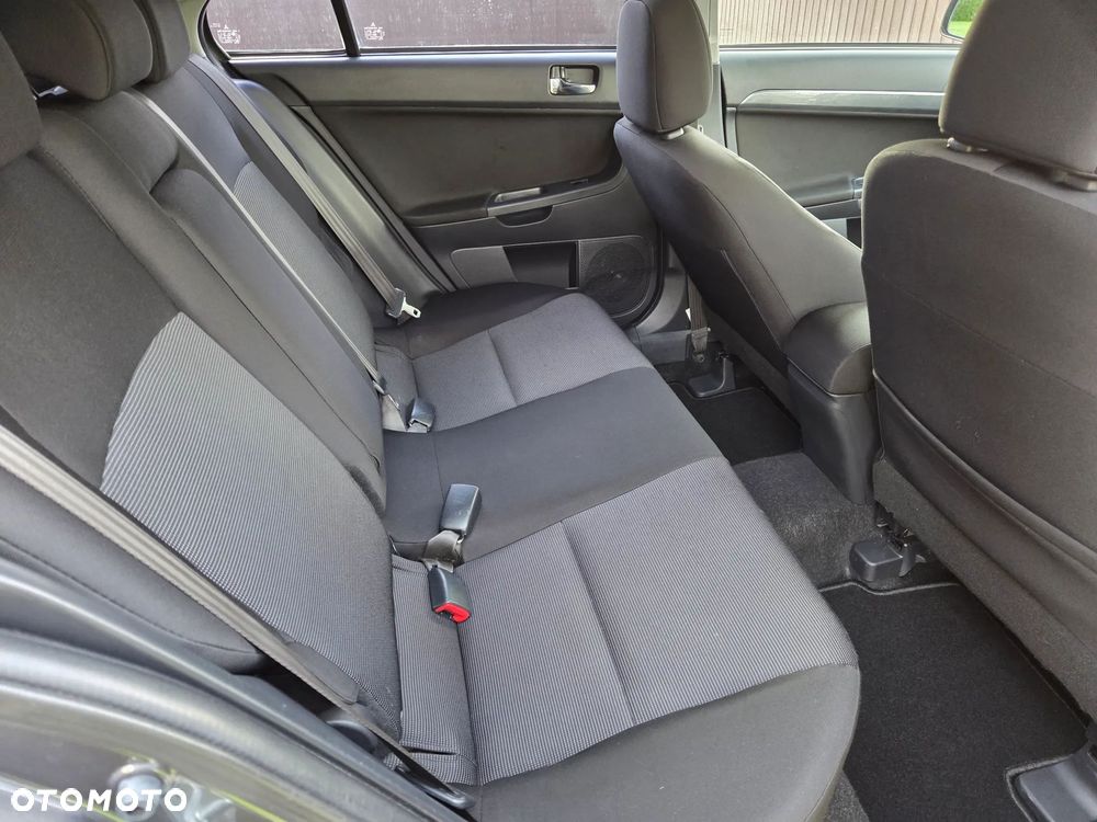 Mitsubishi Lancer - 18