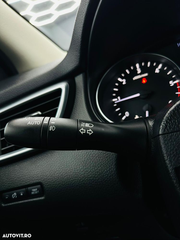 Nissan Qashqai 1.6 DCI Xtronic N-Connecta - 28