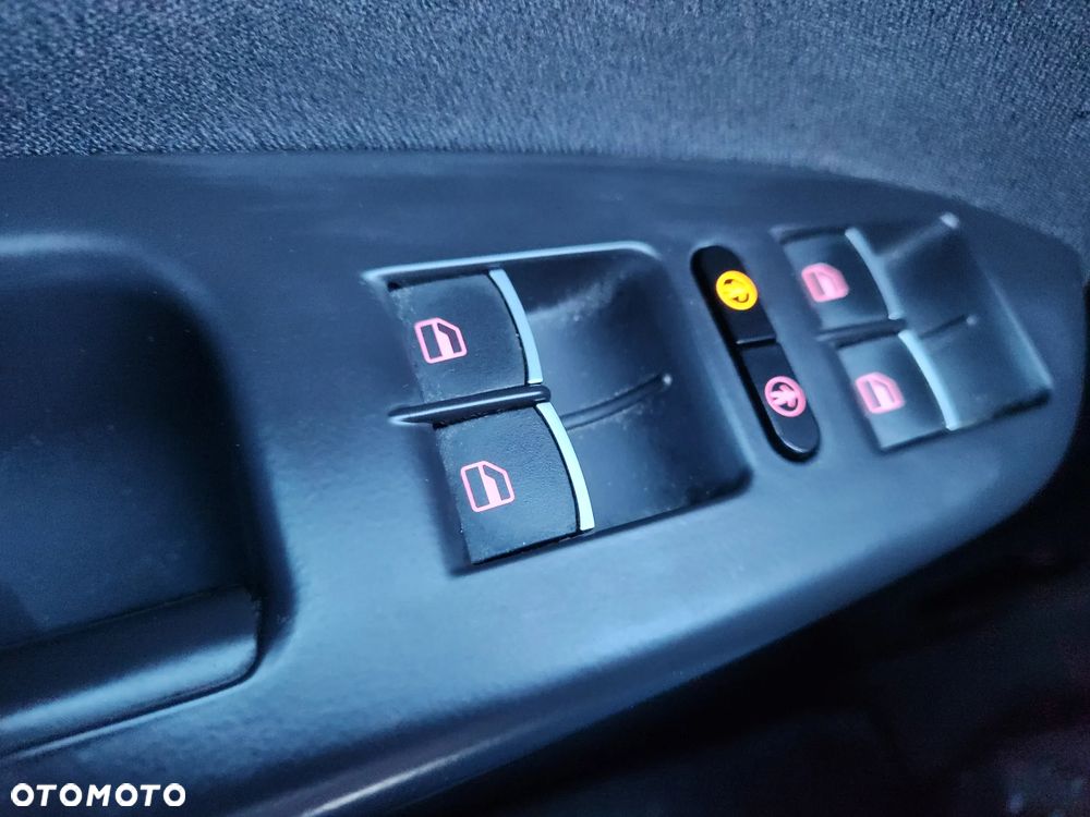 Volkswagen Touran 2.0 TDI Highline - 17