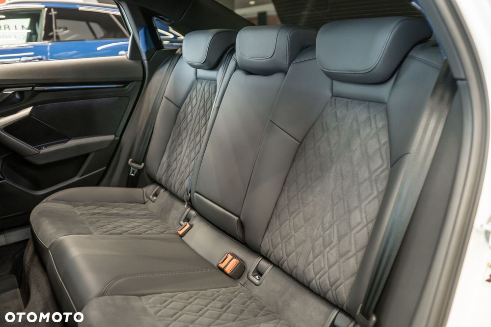 Audi RS3 Limousine - 15