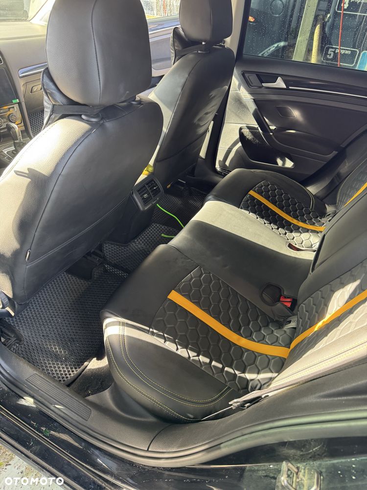 Volkswagen Golf - 6