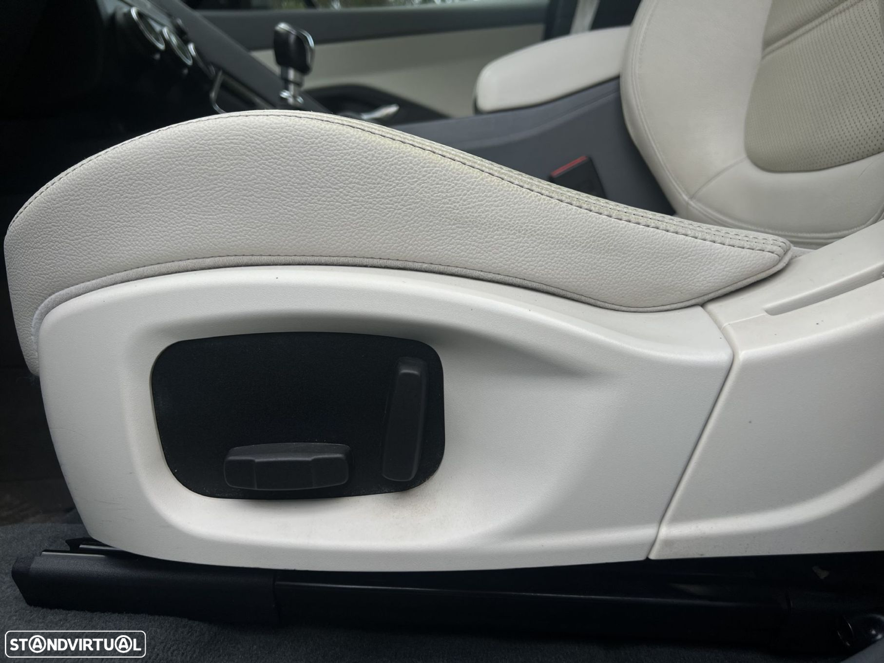 Jaguar E-Pace 2.0 i4D R-Dynamic S - 34