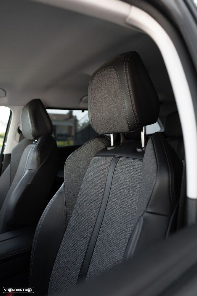 Peugeot 5008 1.2 PureTech Allure EAT6 - 26