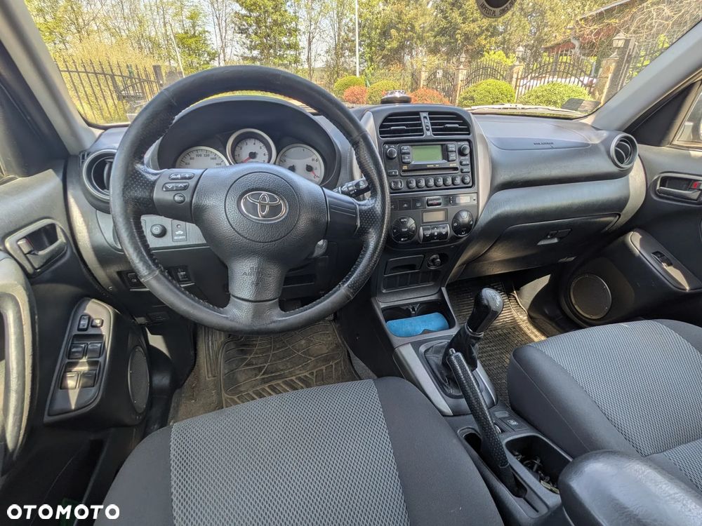 Toyota RAV4 2.0 D-4D 4x4 - 5